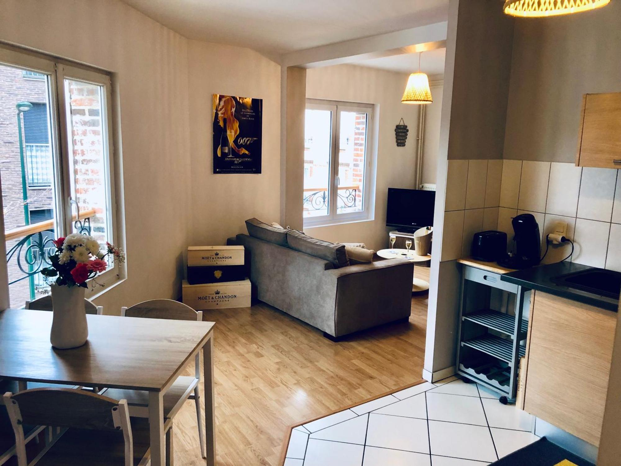 Logement Centre Ville D'Epernay Avec Parking Prive エクステリア 写真