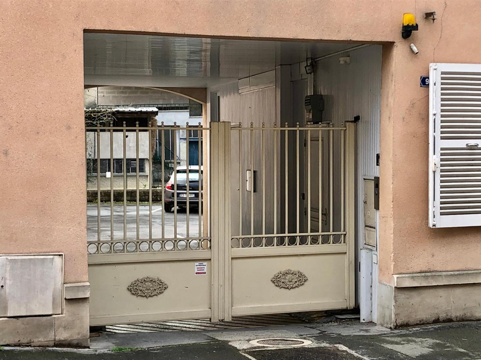 Logement Centre Ville D'Epernay Avec Parking Prive エクステリア 写真